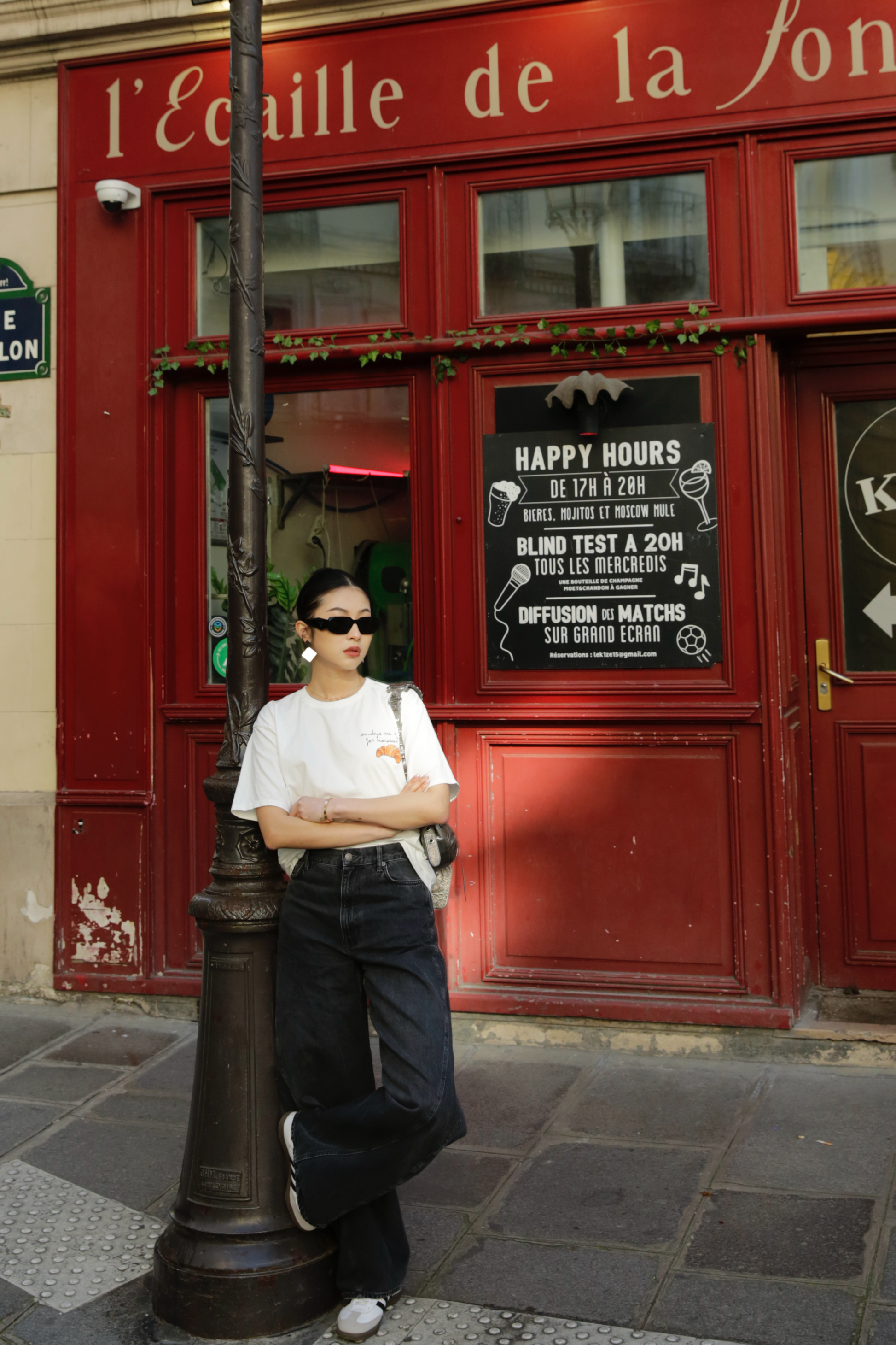 T-shirt oversize avec patch croissant en couleur gris et blanc