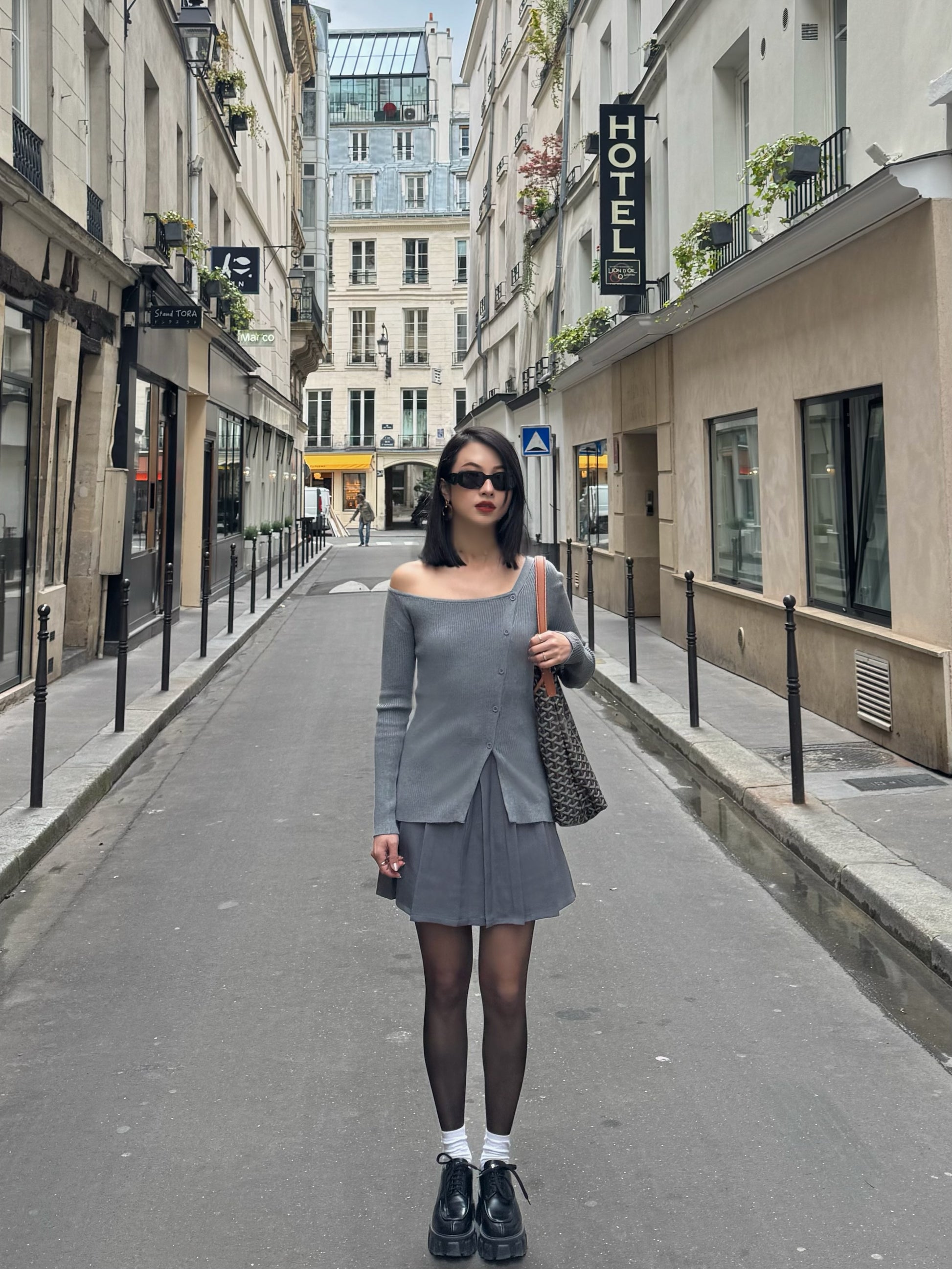 Cardigan coupe ajustée en couleur grise unie