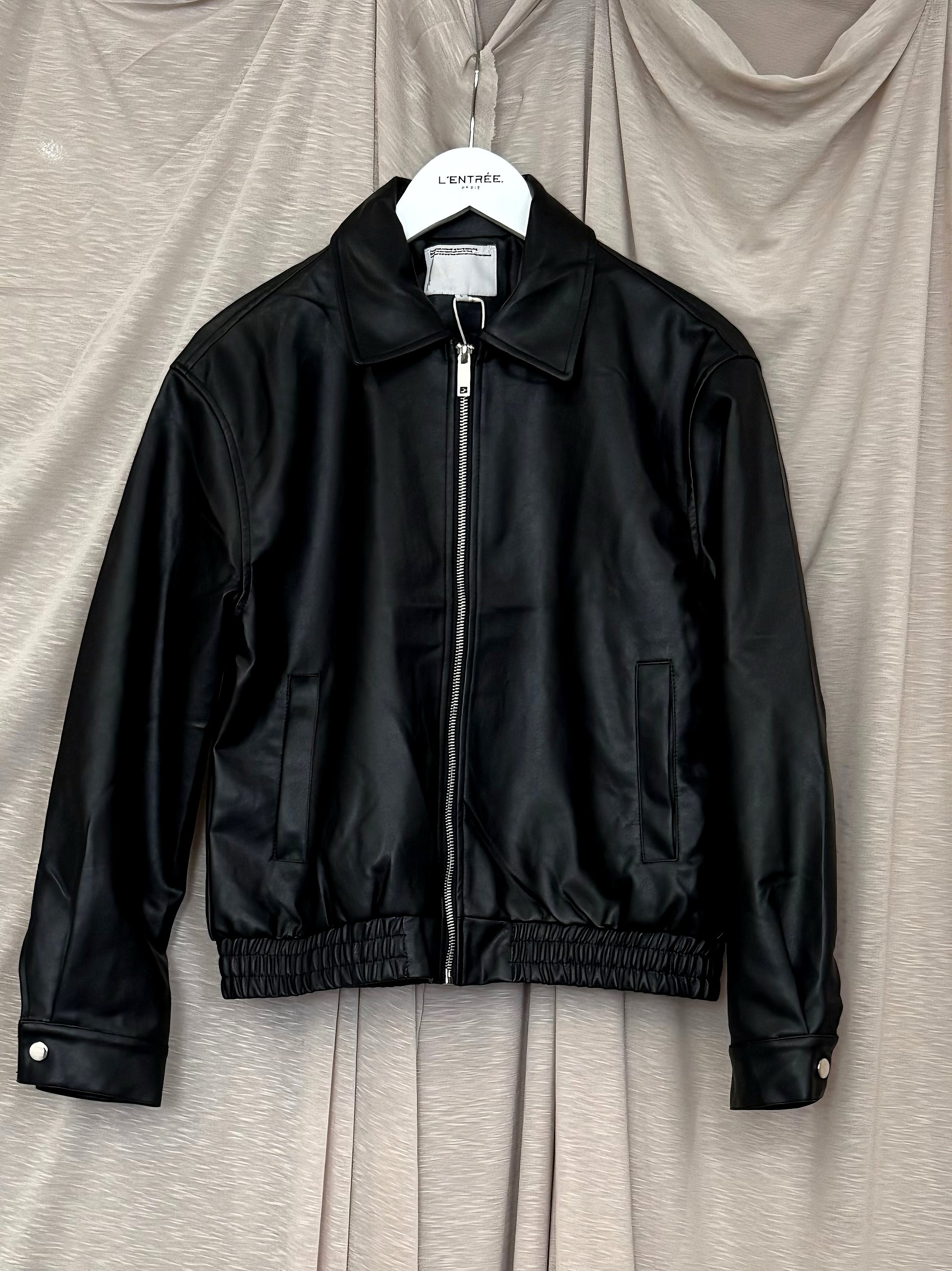 Veste courte en similicuir noir