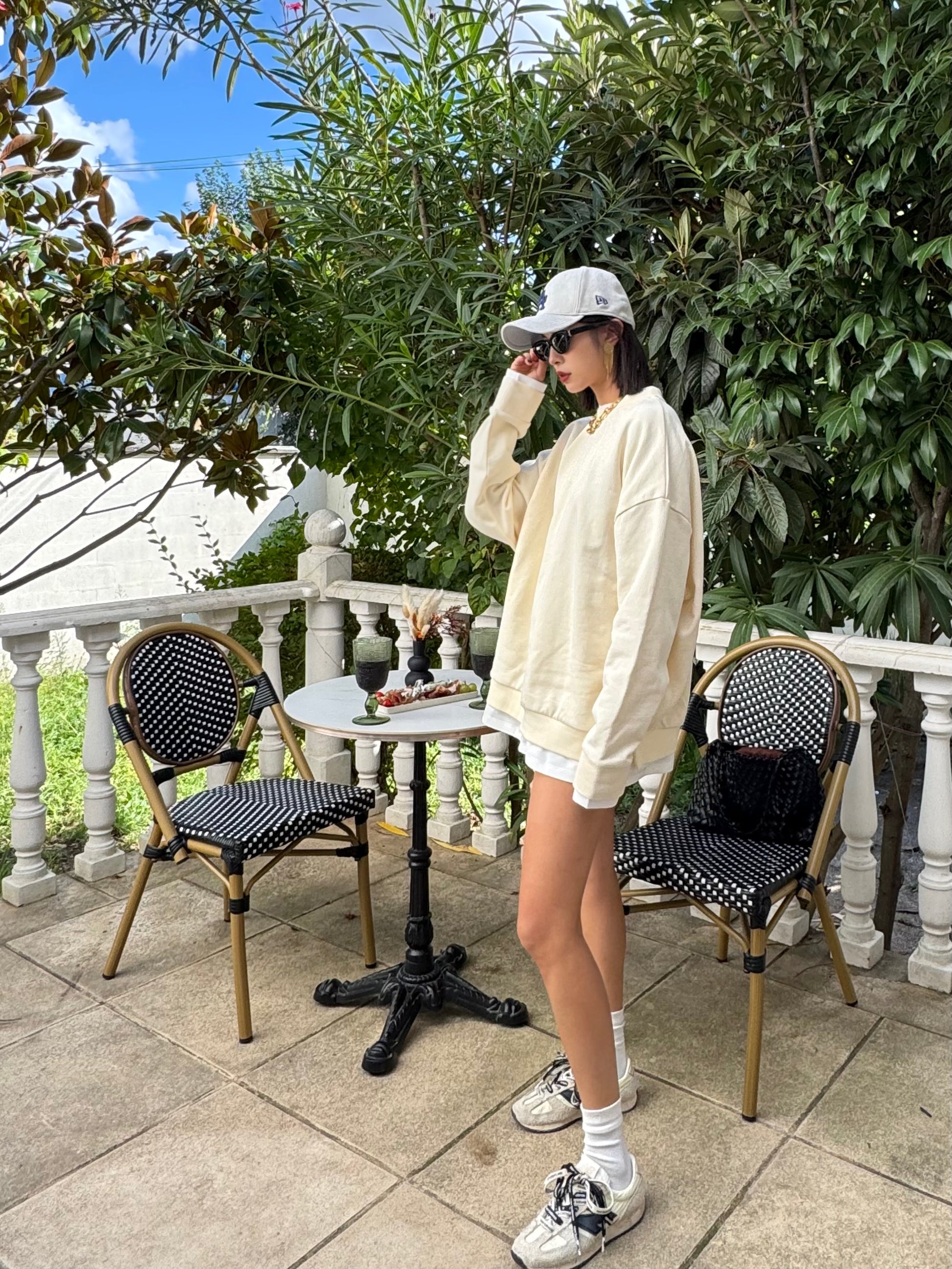 Sweat-shirt beige à double col rond bicolore