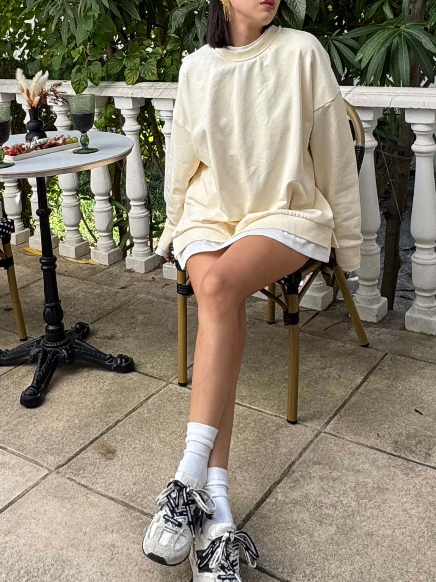 Sweat-shirt beige à double col rond bicolore