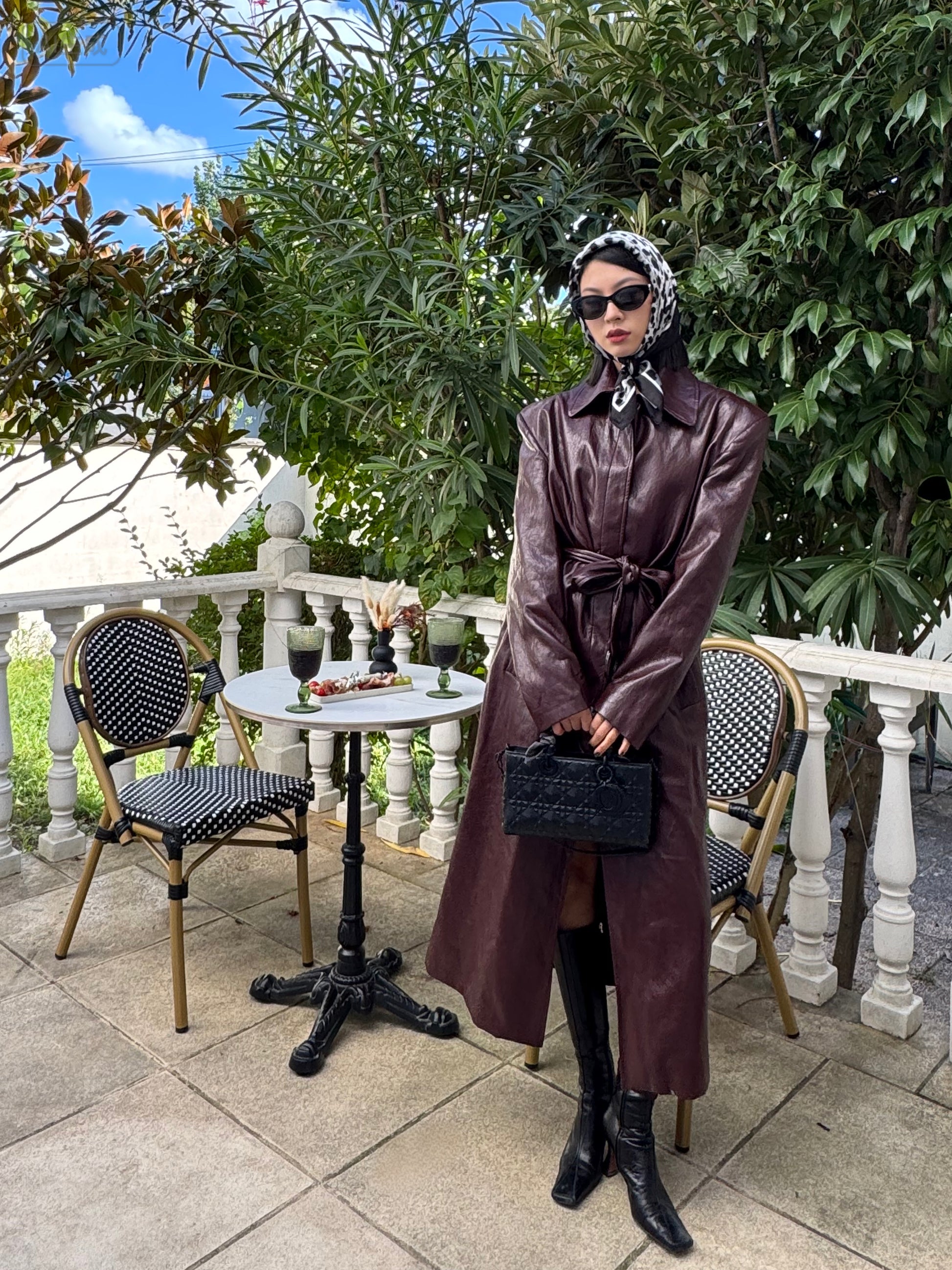 Trench en similicuir bordeaux effet vintage brillant