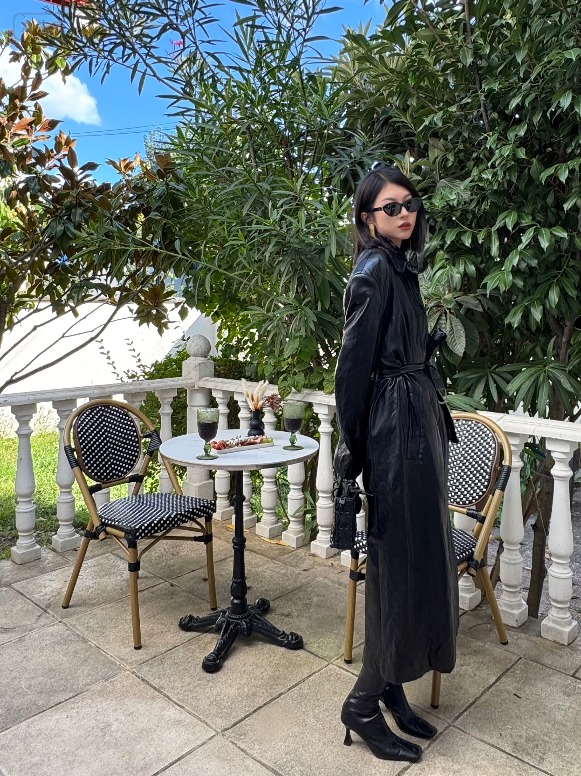 Trench en similicuir noir effet vintage brillant