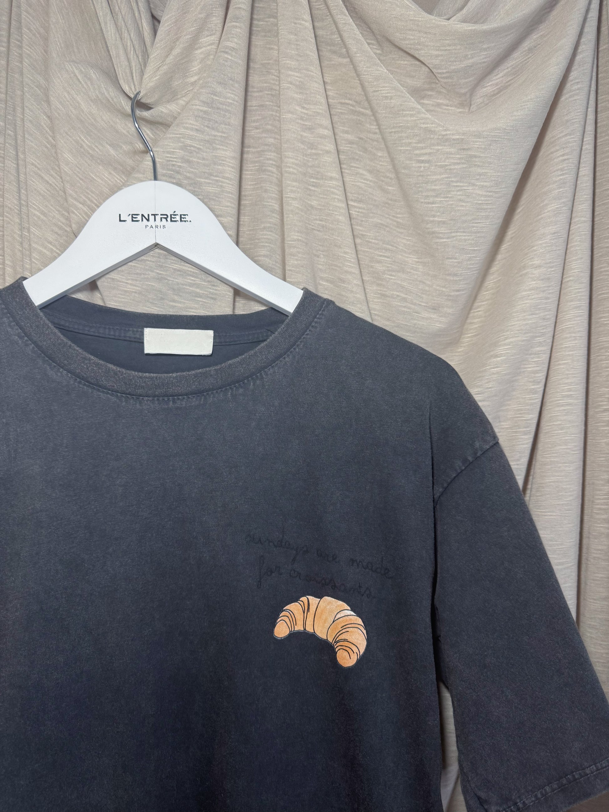 T-shirt oversize avec patch croissant en couleur gris et blanc