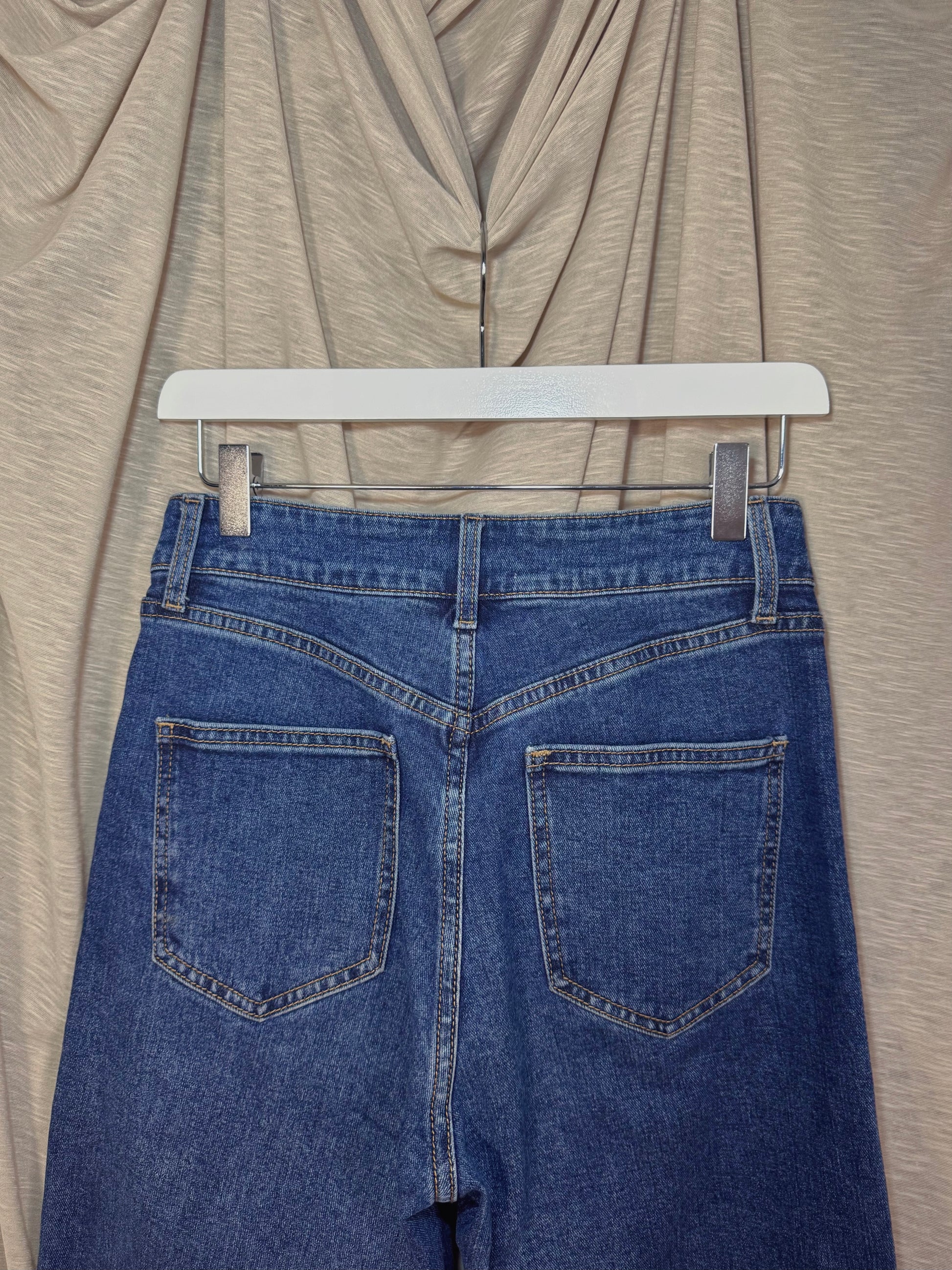 Jean en denim droit en couleur bleu délavé