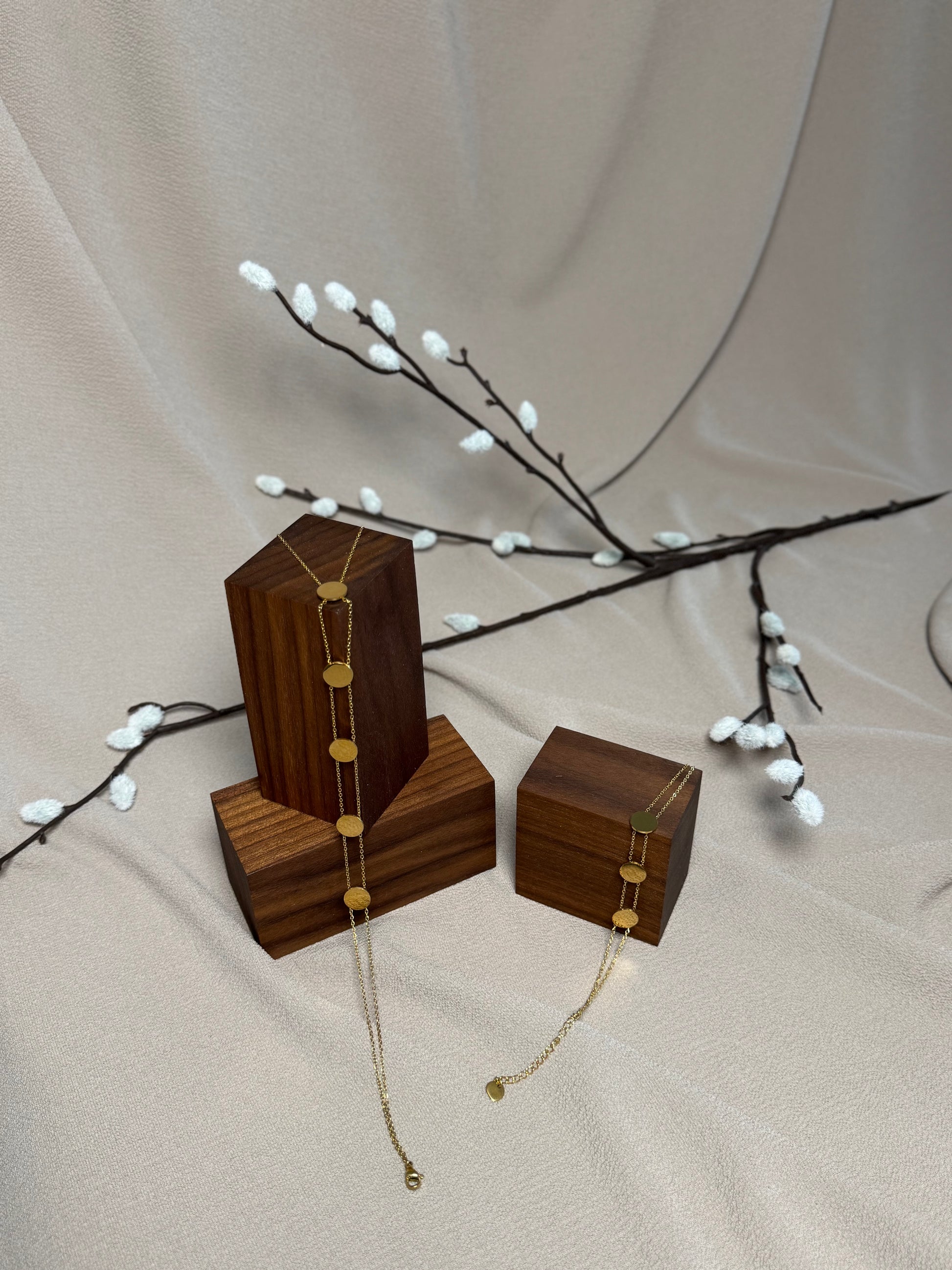 Collier avec petits ronds enchainés