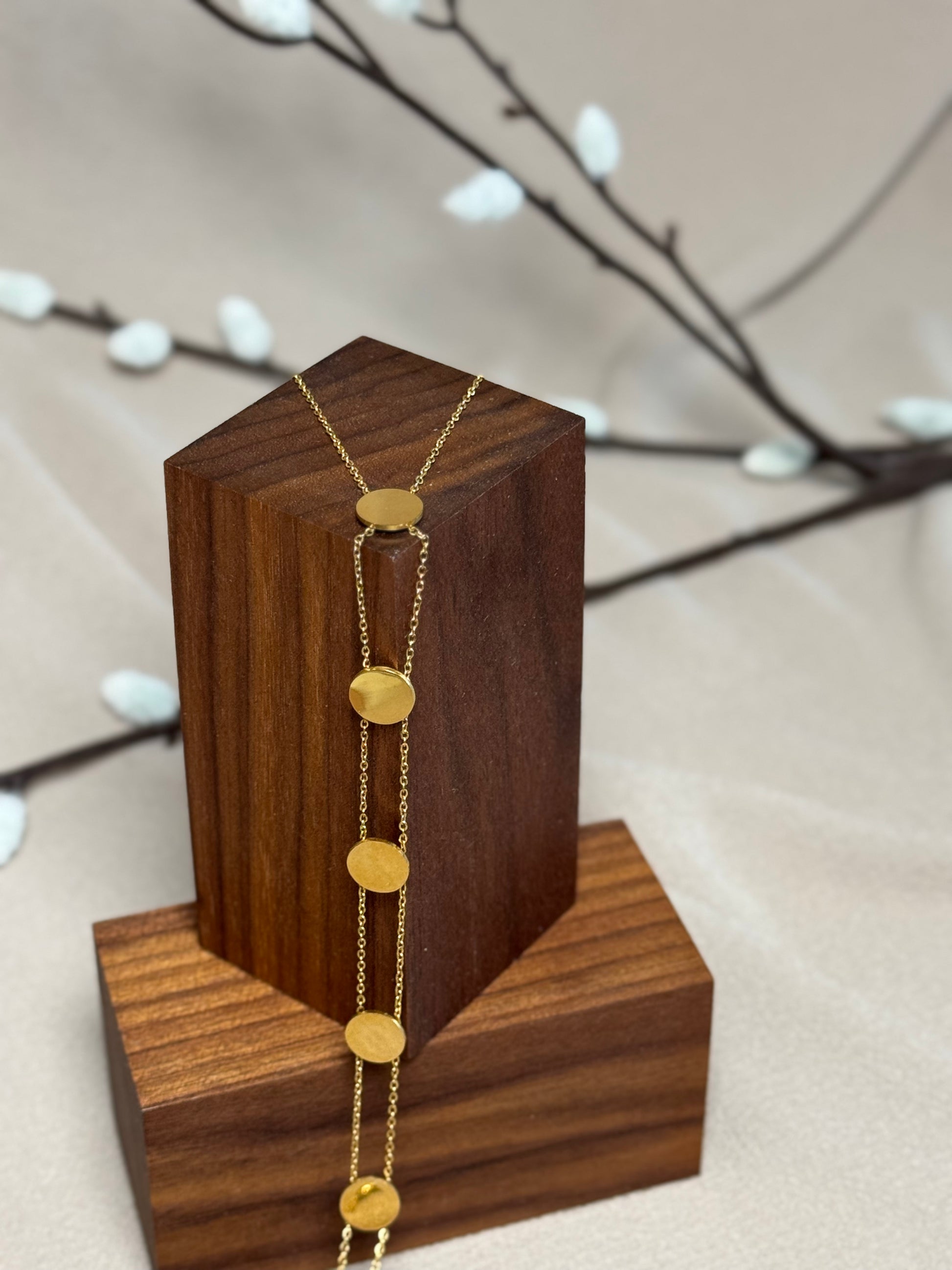 Collier avec petits ronds enchainés