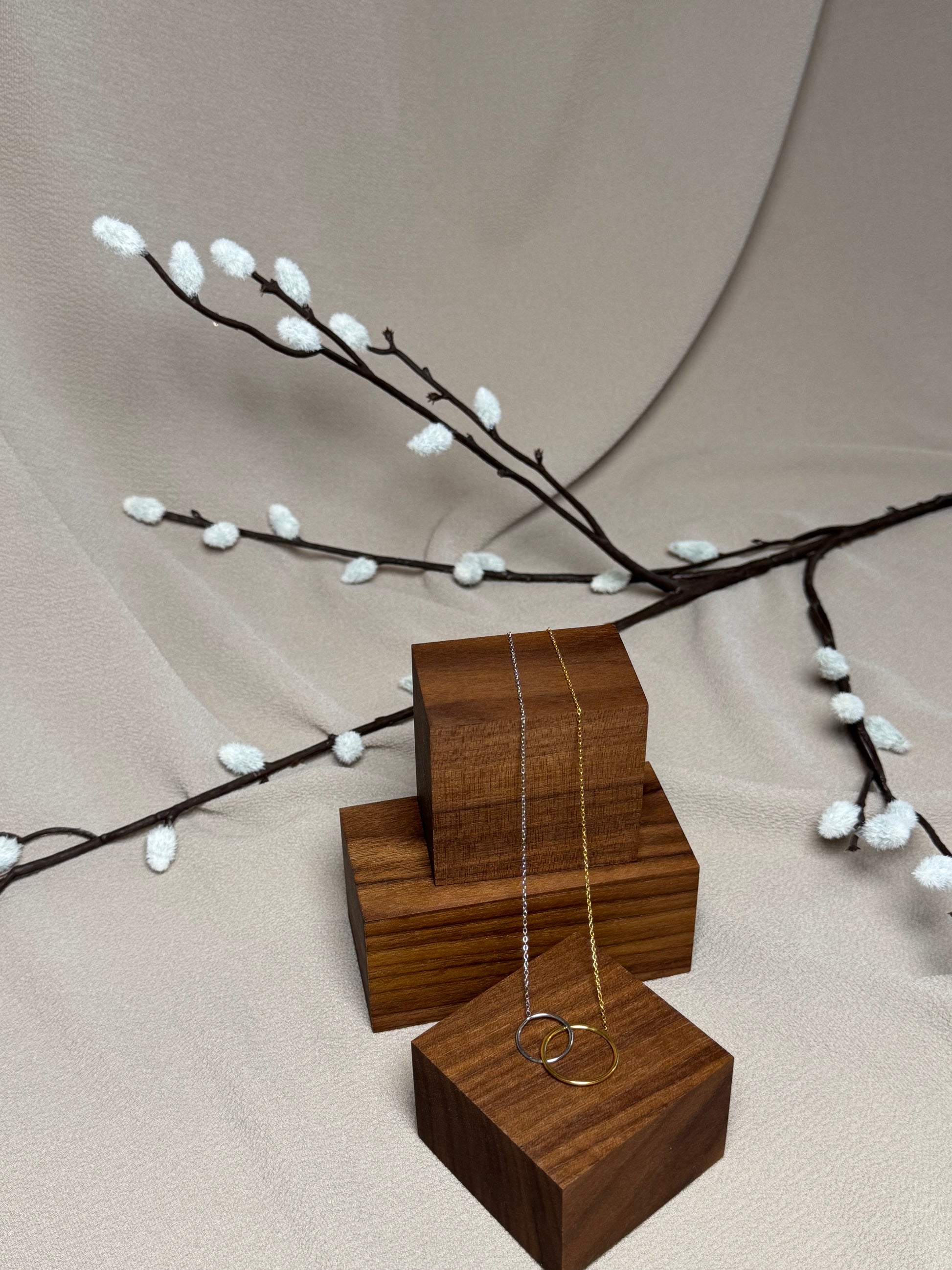 Collier avec cercles d’amour dorée et argenté