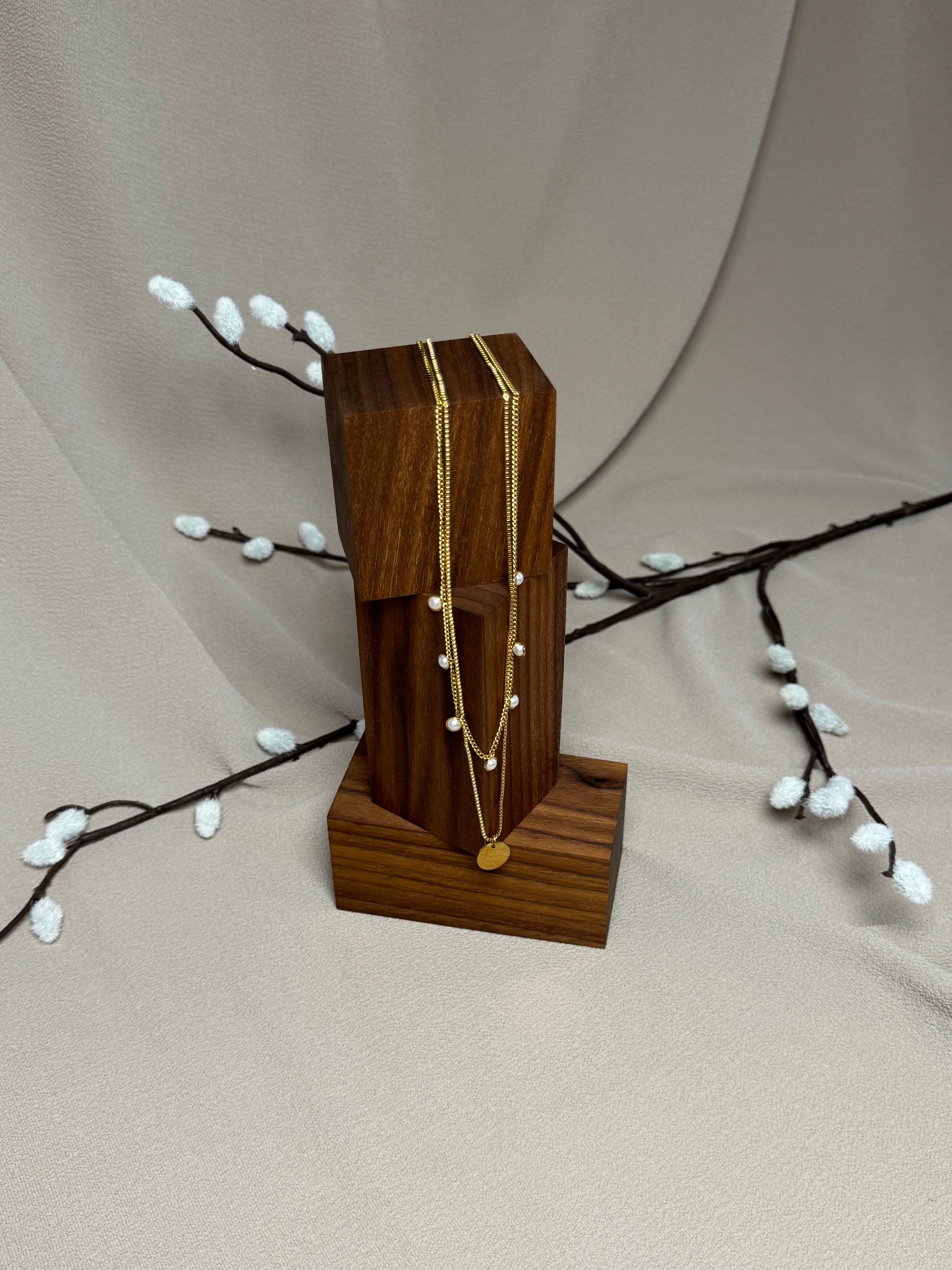 Collier doublé avec perle et médaillon