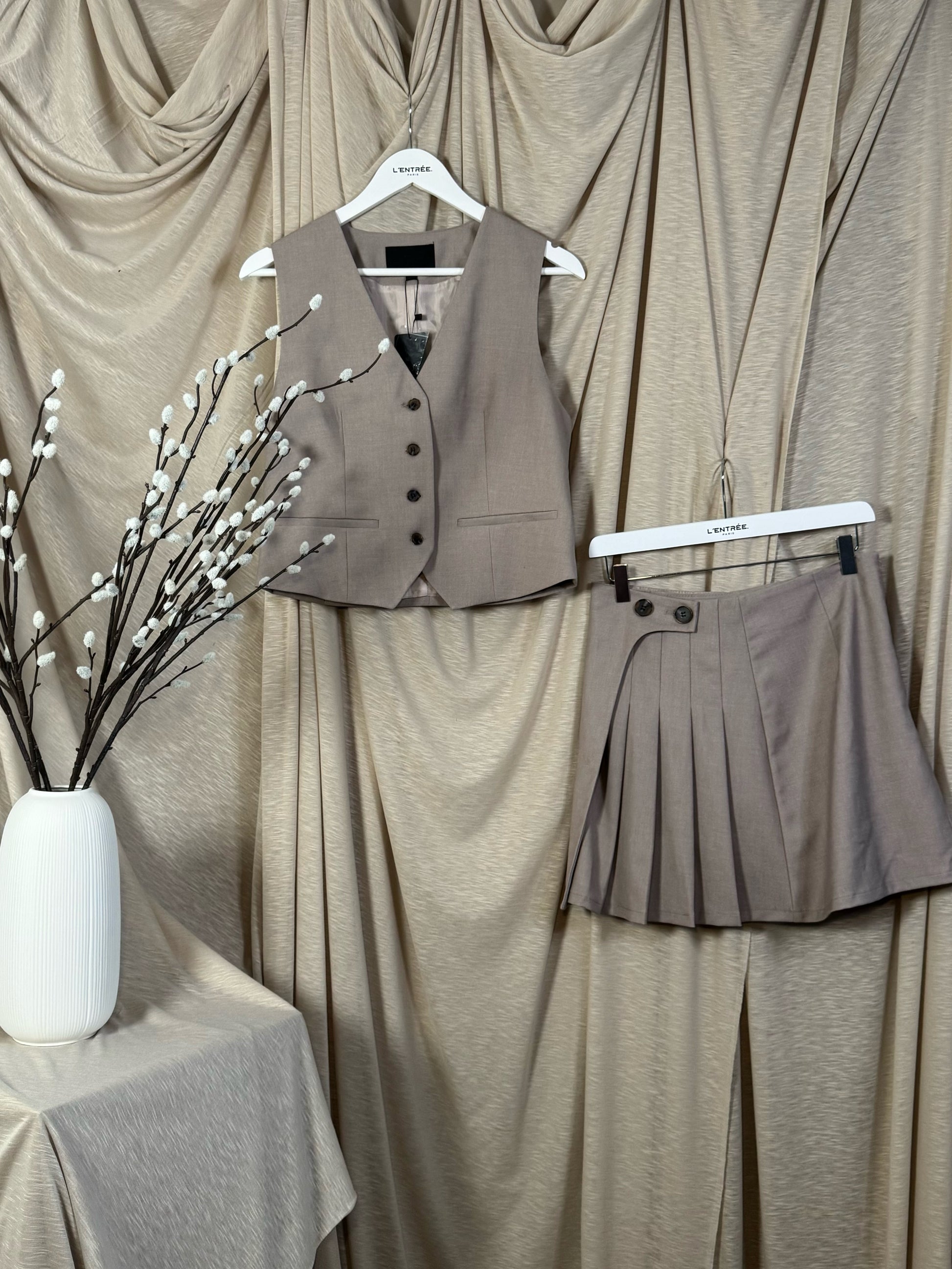 Jupe grise plissée avec sous-short intégré