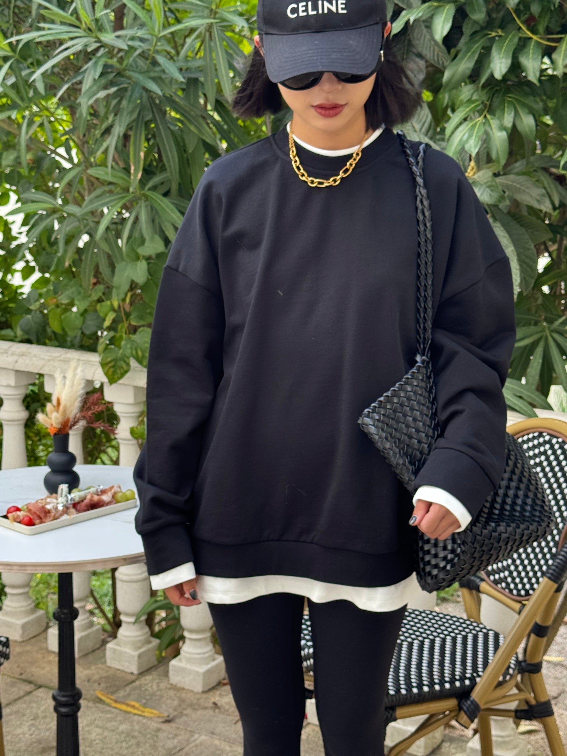 Sweat-shirt noir à double col rond bicolore