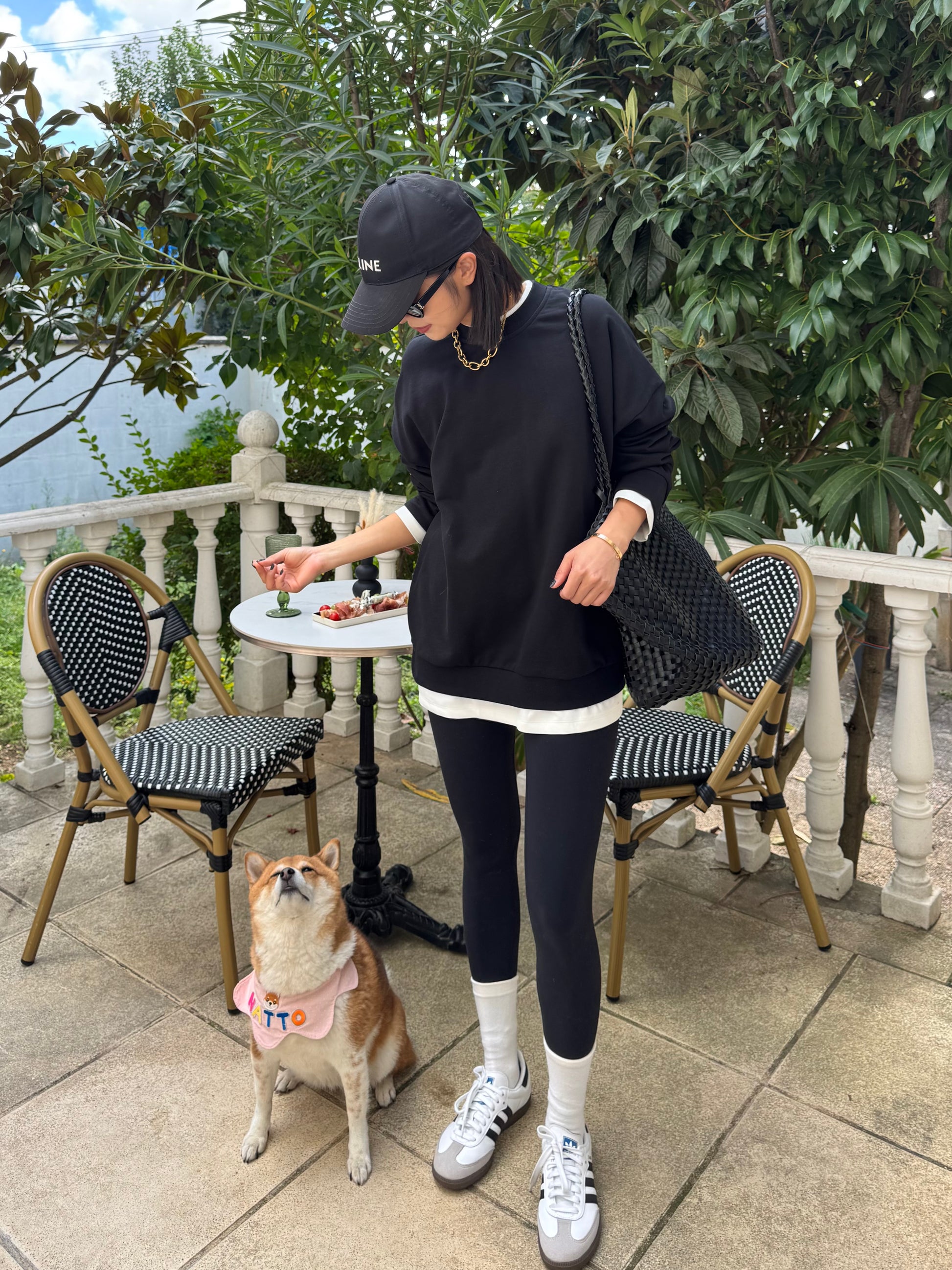 Sweat-shirt noir à double col rond bicolore