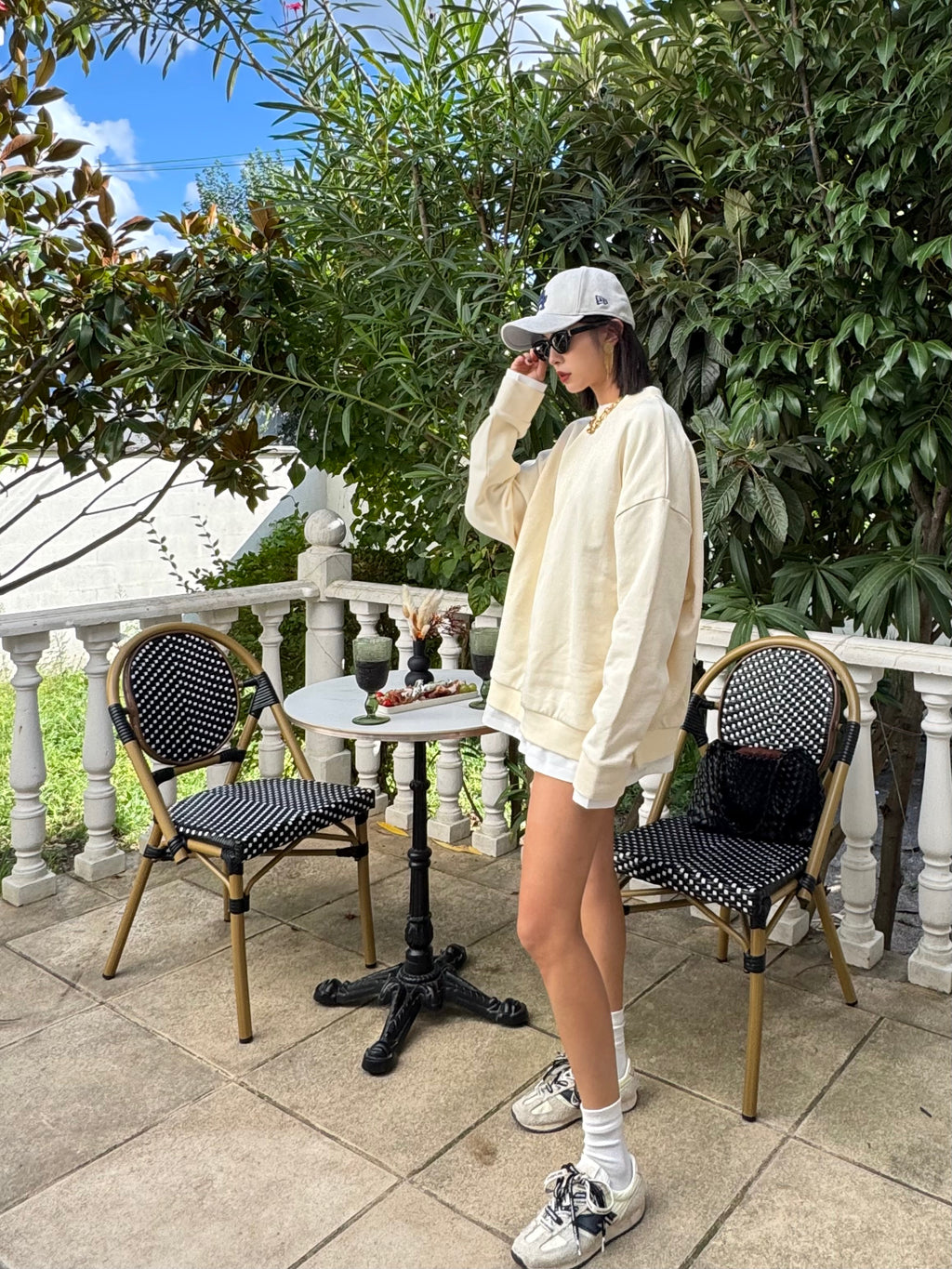 Sweat-shirt beige à double col rond bicolore