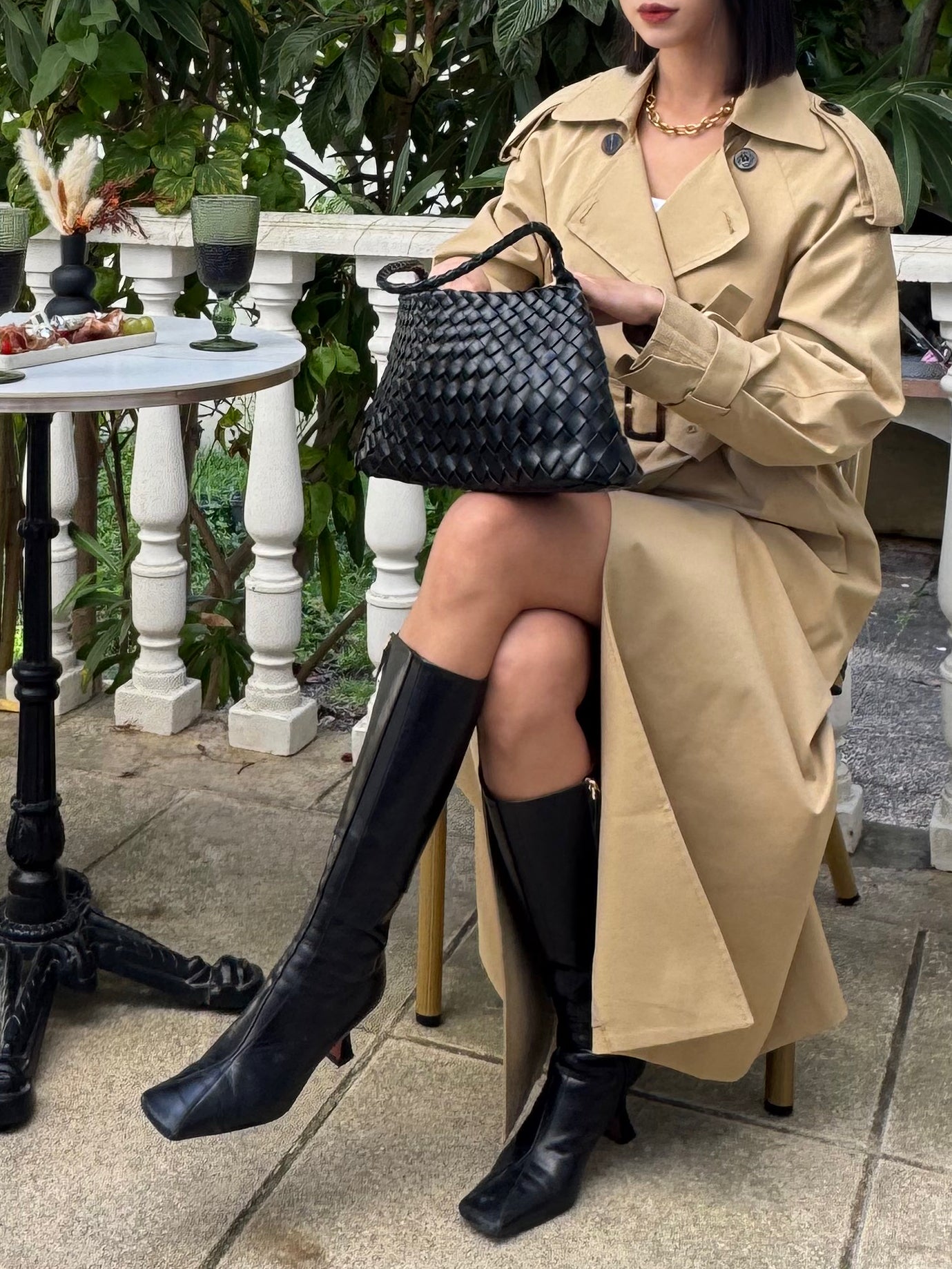 Trench classique beige double boutonnage et épaulettes