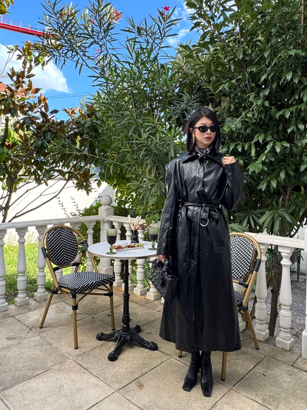 Trench en similicuir noir effet vintage brillant