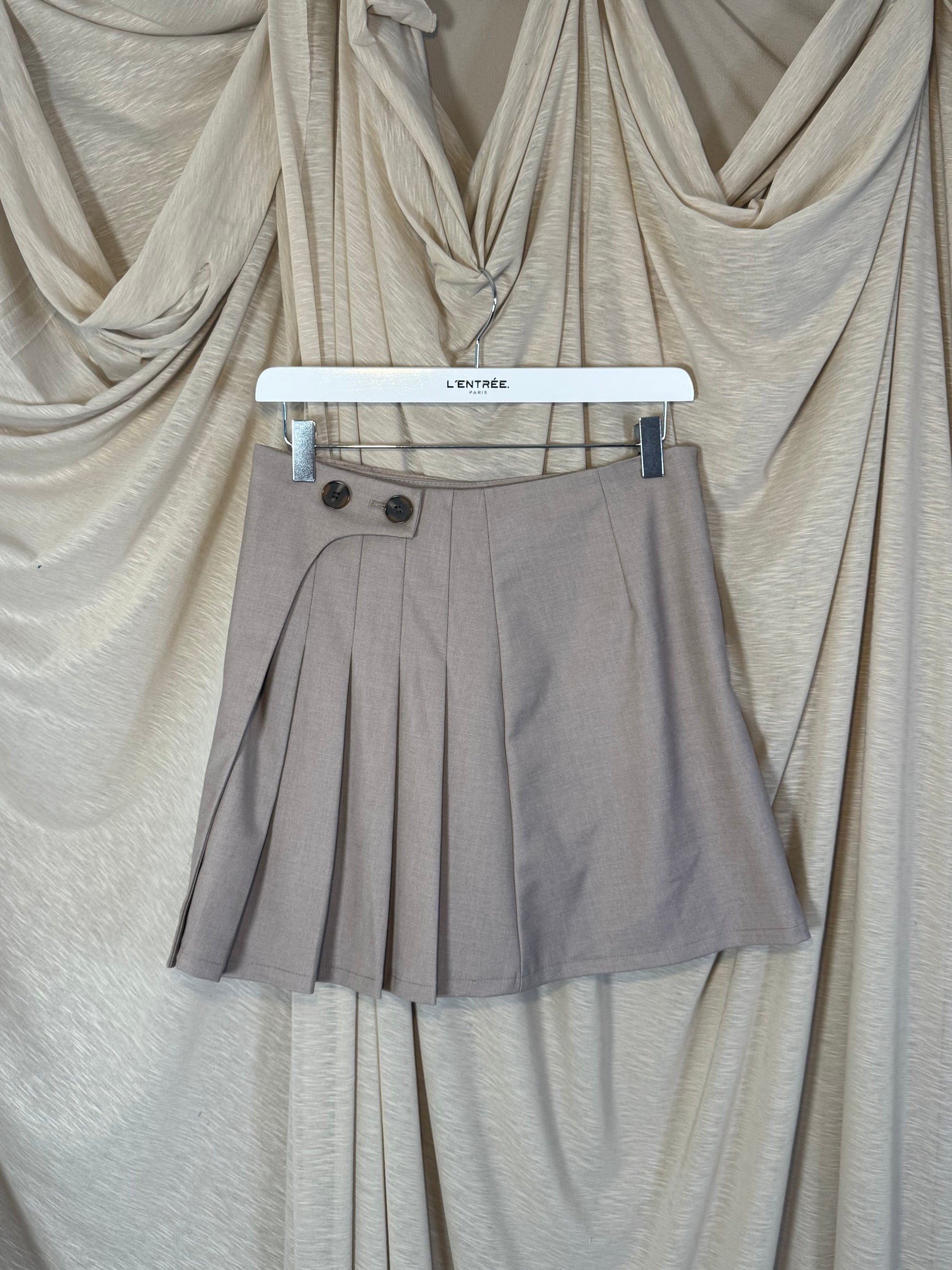 Jupe grise plissée avec sous-short intégré