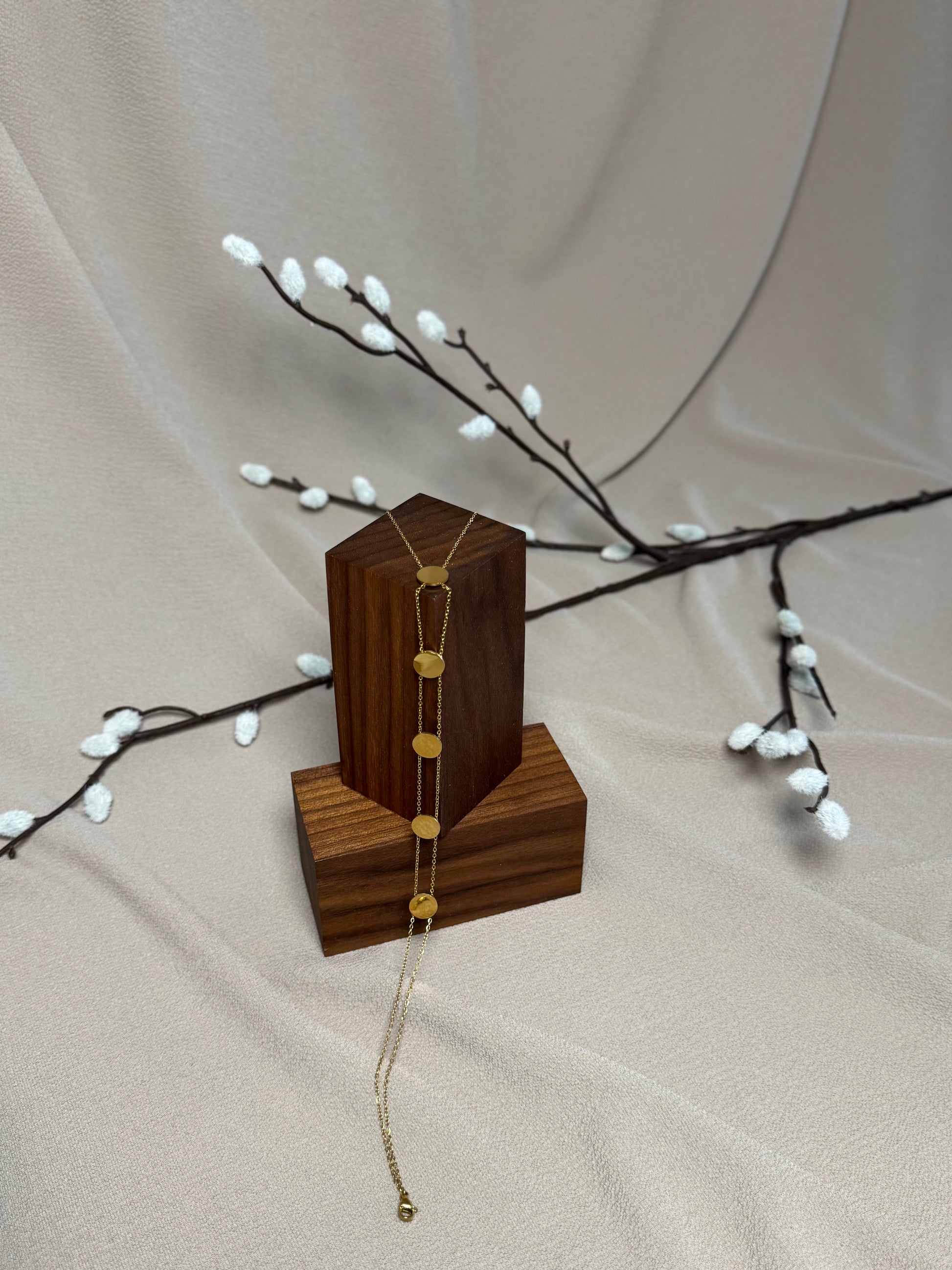 Collier avec petits ronds enchainés