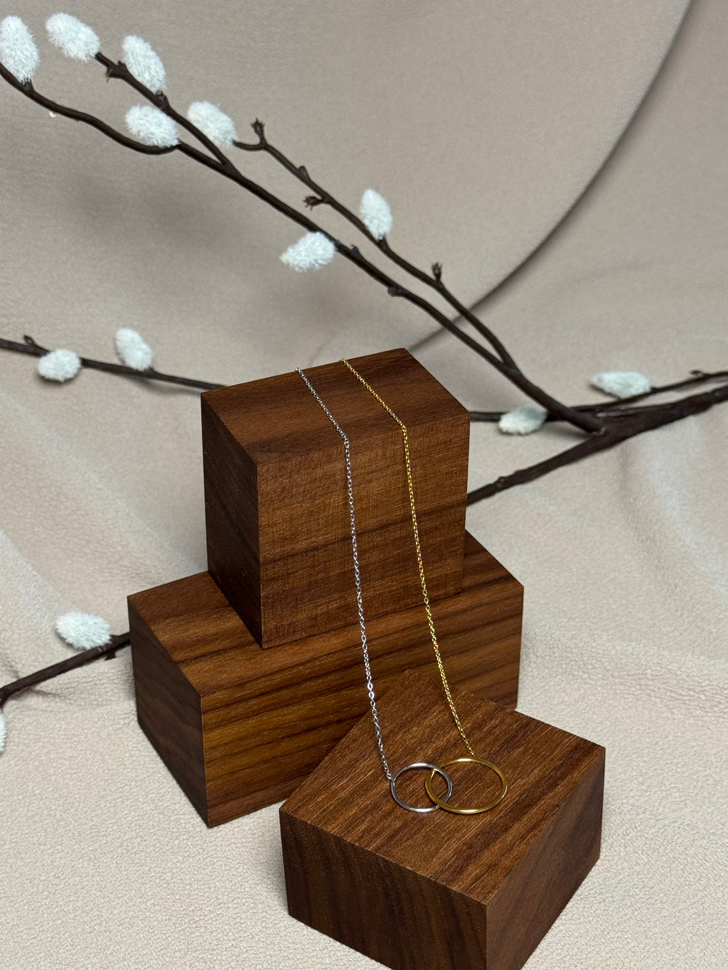 Collier avec cercles d’amour dorée et argenté
