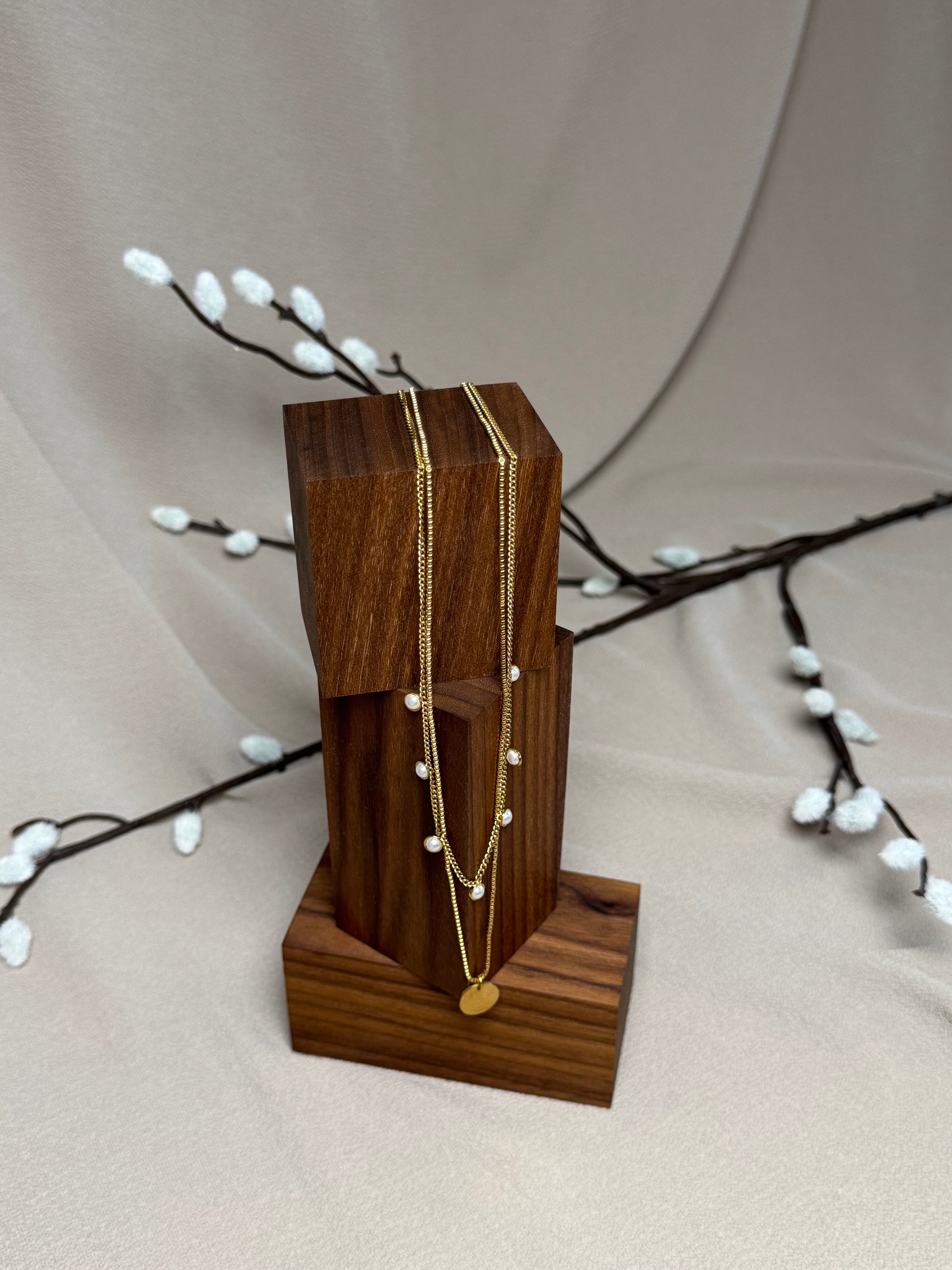 Collier doublé avec perle et médaillon