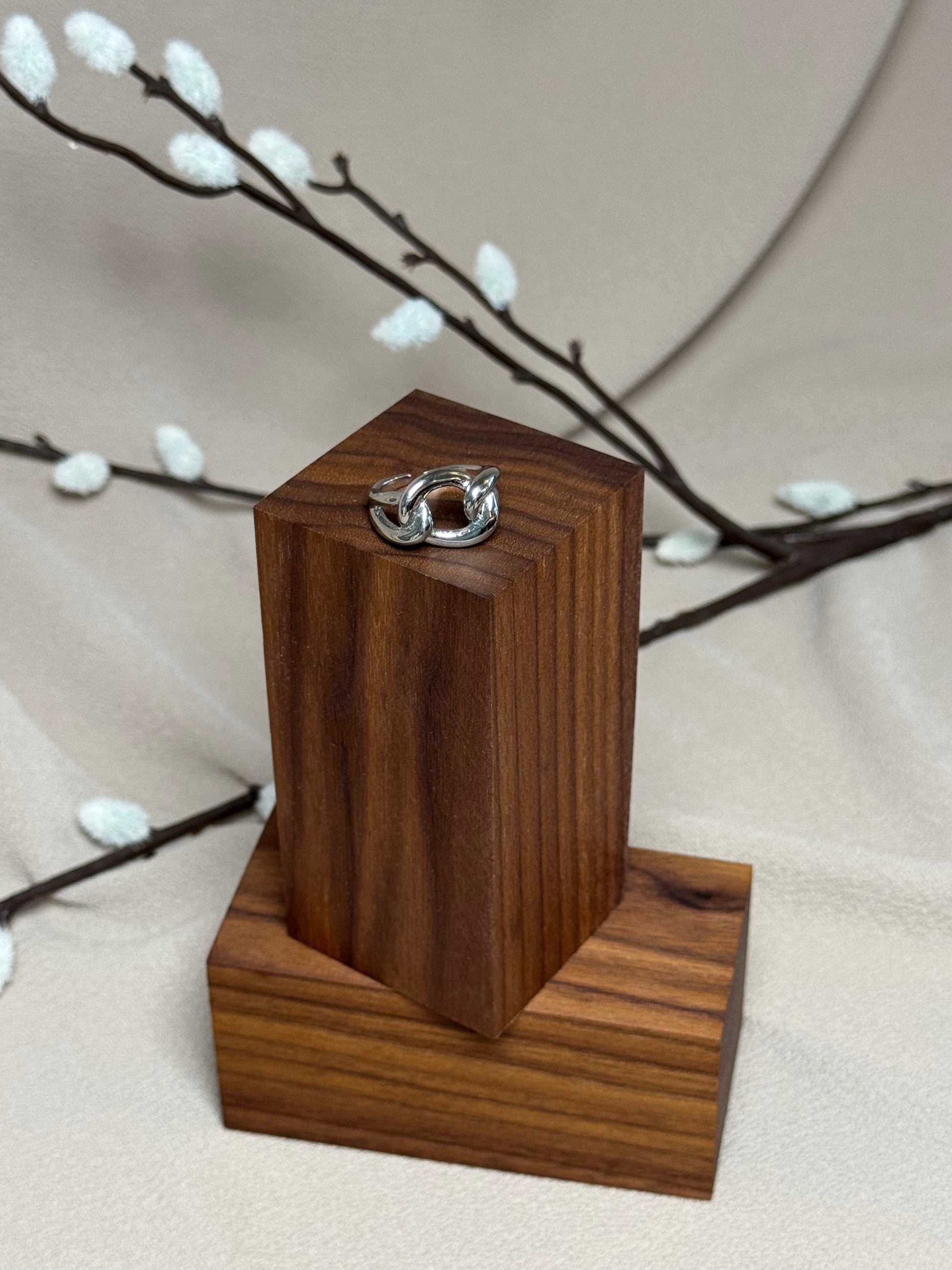 Bague enchainée
